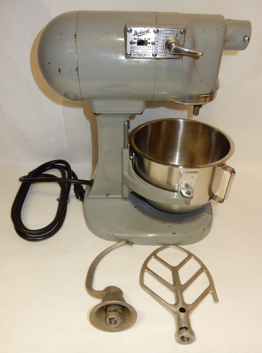 VINTAGE HOBART MODEL N-50 COMMERCIAL MIXER, BOWL & 2 PADDLES, NEW HD CORD, WORKS