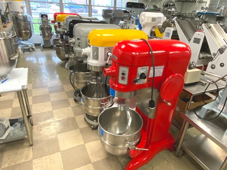 Mixers/ 60 Qt / Hobart H-600 / Mixer Red /w/t 4 Attachments/ 230V-1F-11A / 1-HP