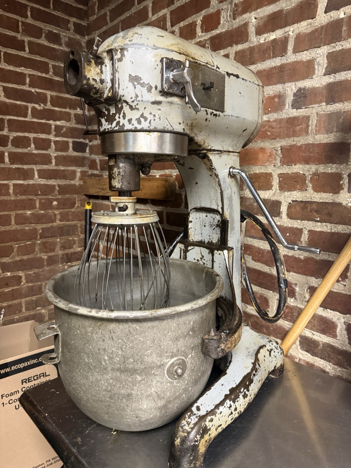 Vintage Hobart A-200 Commercial Mixer. 20 Quart Mixer Three Speeds Used Works