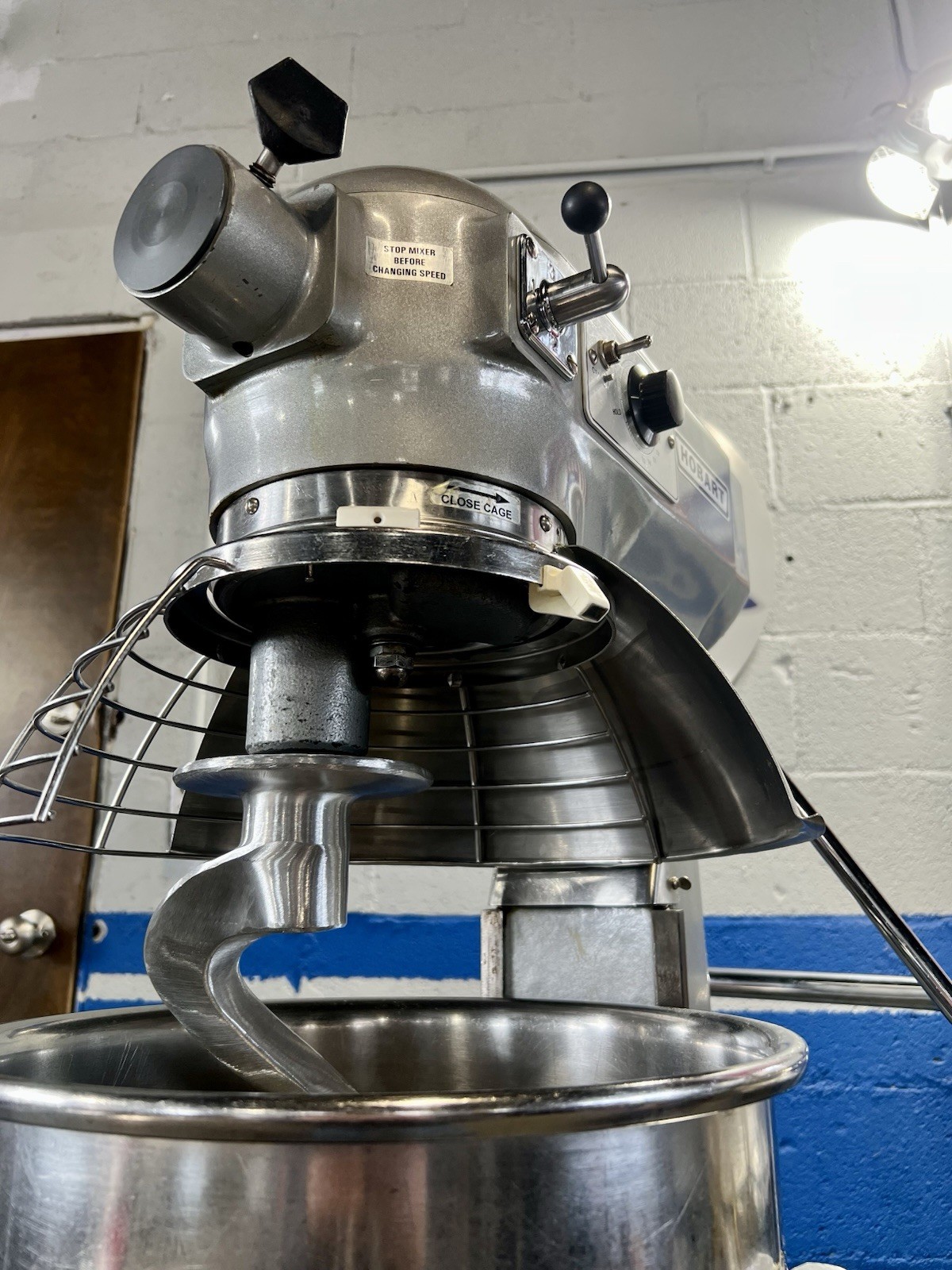 Hobart A200T 20 Quart Qt Mixer With Bowl And 2 Tools