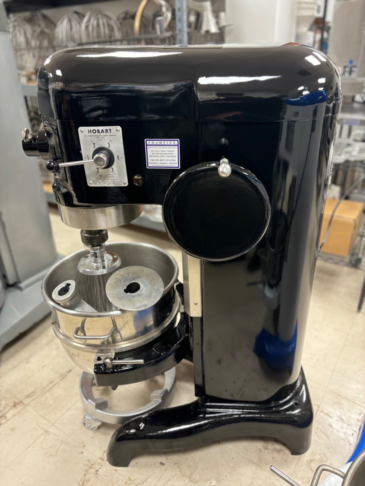 Mixer 60/ Hobart H-600 60 Qt Mixer w/ Attachments/ Single Phase