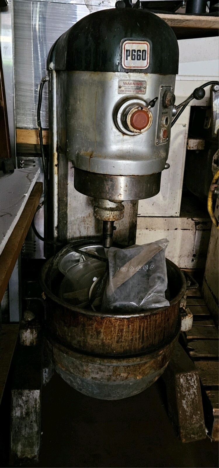 Working Hobart – P660 – 60qt Dough Mixer, Just Needs A Cleaning :)