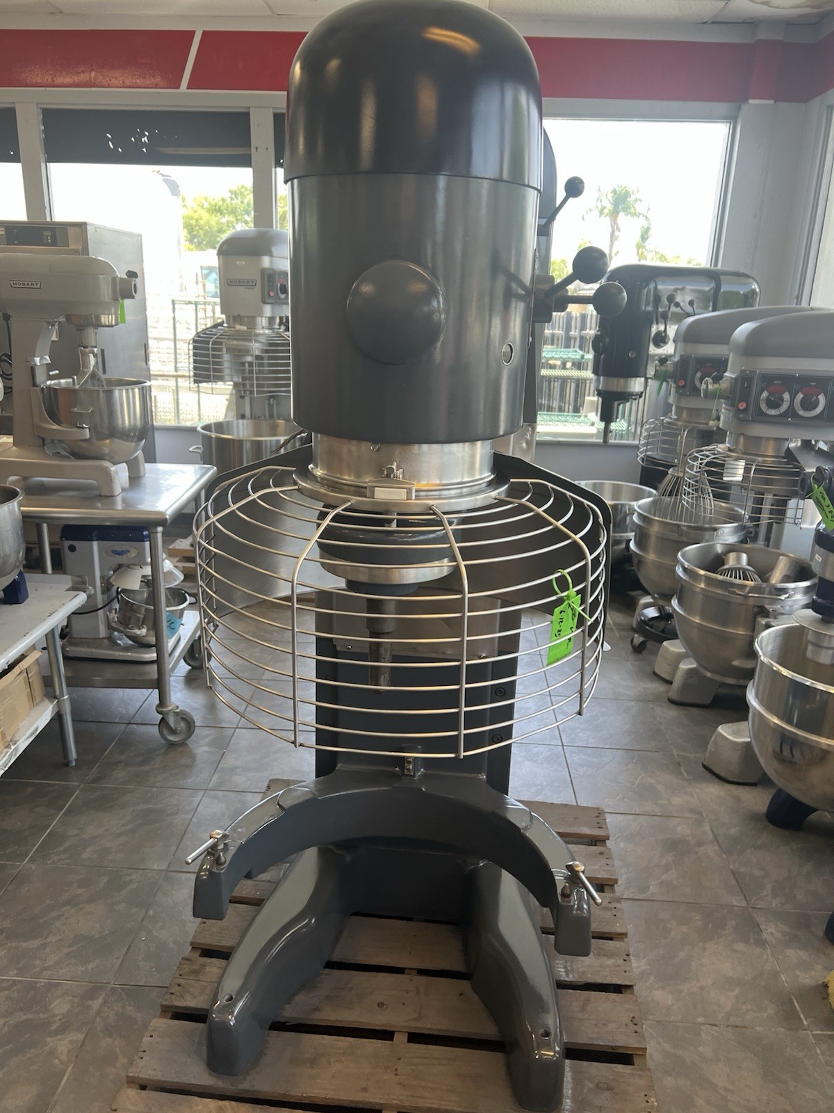 Hobart (V-1401) 140 Quart 4 Speed Bakery Dough Food Mixer With S/S Bowl & Hook