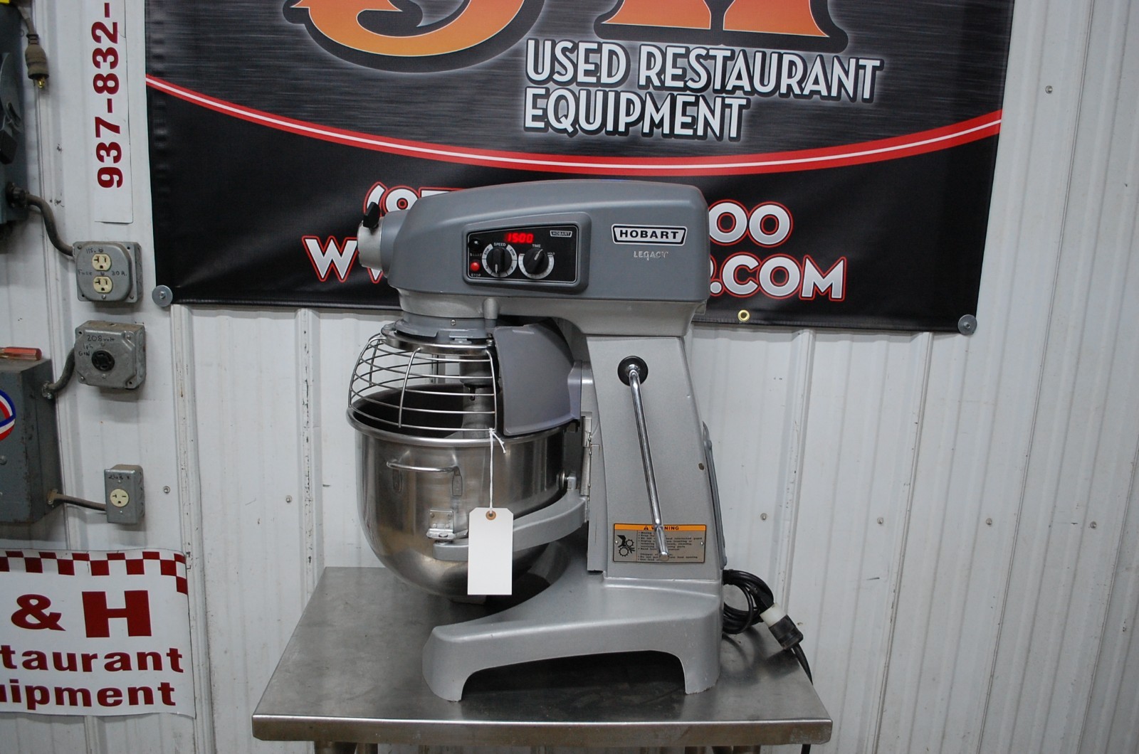 Hobart Legacy HL200 20 Qt Dough Mixer w/ Stainless Bowl Guard, Flat Beater