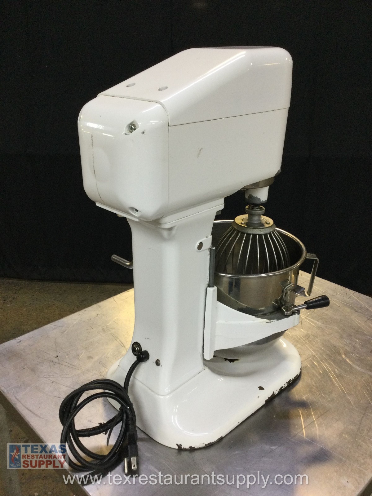 Globe SP8, 8 Qt Countertop Mixer With Bowl 2 Attachment