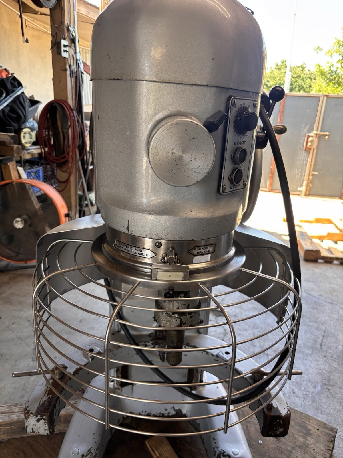 HOBART L800 80 Qt Dough Mixer 1.5 HP 208V 3ph W/Grill Guard Only
