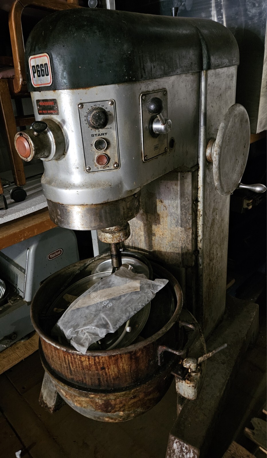 Working Hobart – P660 – 60qt Dough Mixer, Just Needs A Cleaning :)