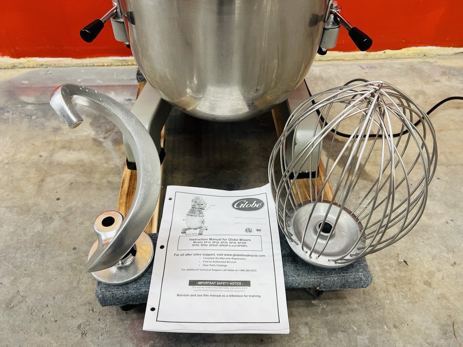 Globe SP20 20-Quart Commercial Planetary Mixer