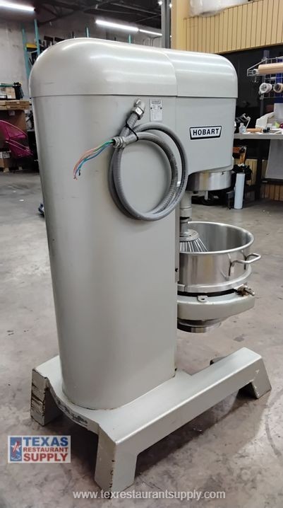 Hobart H600T 60 Qt Bakery Pizza Dough Mixer with Bowl and 1 Attachment