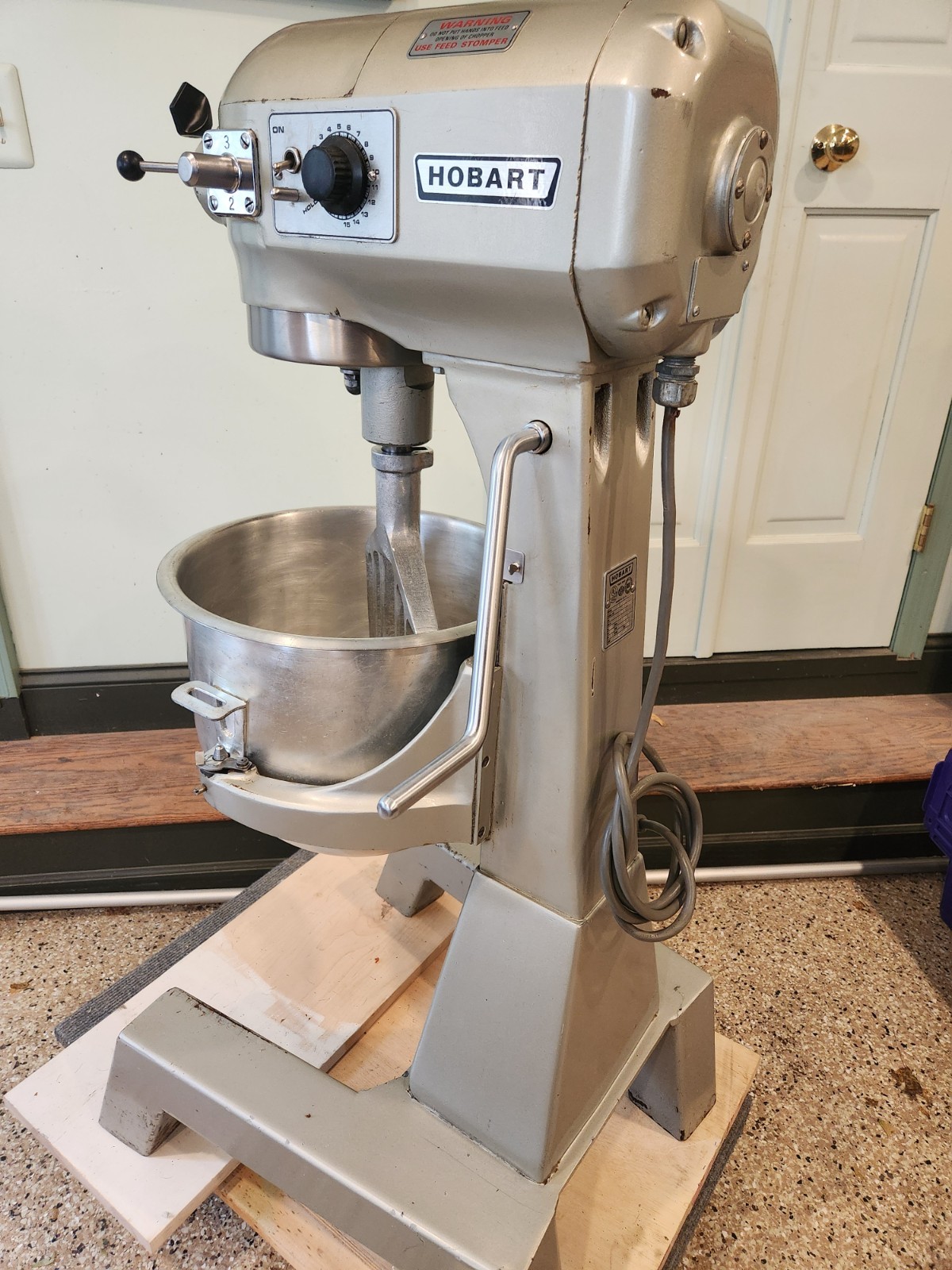 Hobart Classic A-200FT, 20 Quart Floor Mixer, Bowl, Beater & Timer – REFURBISHED