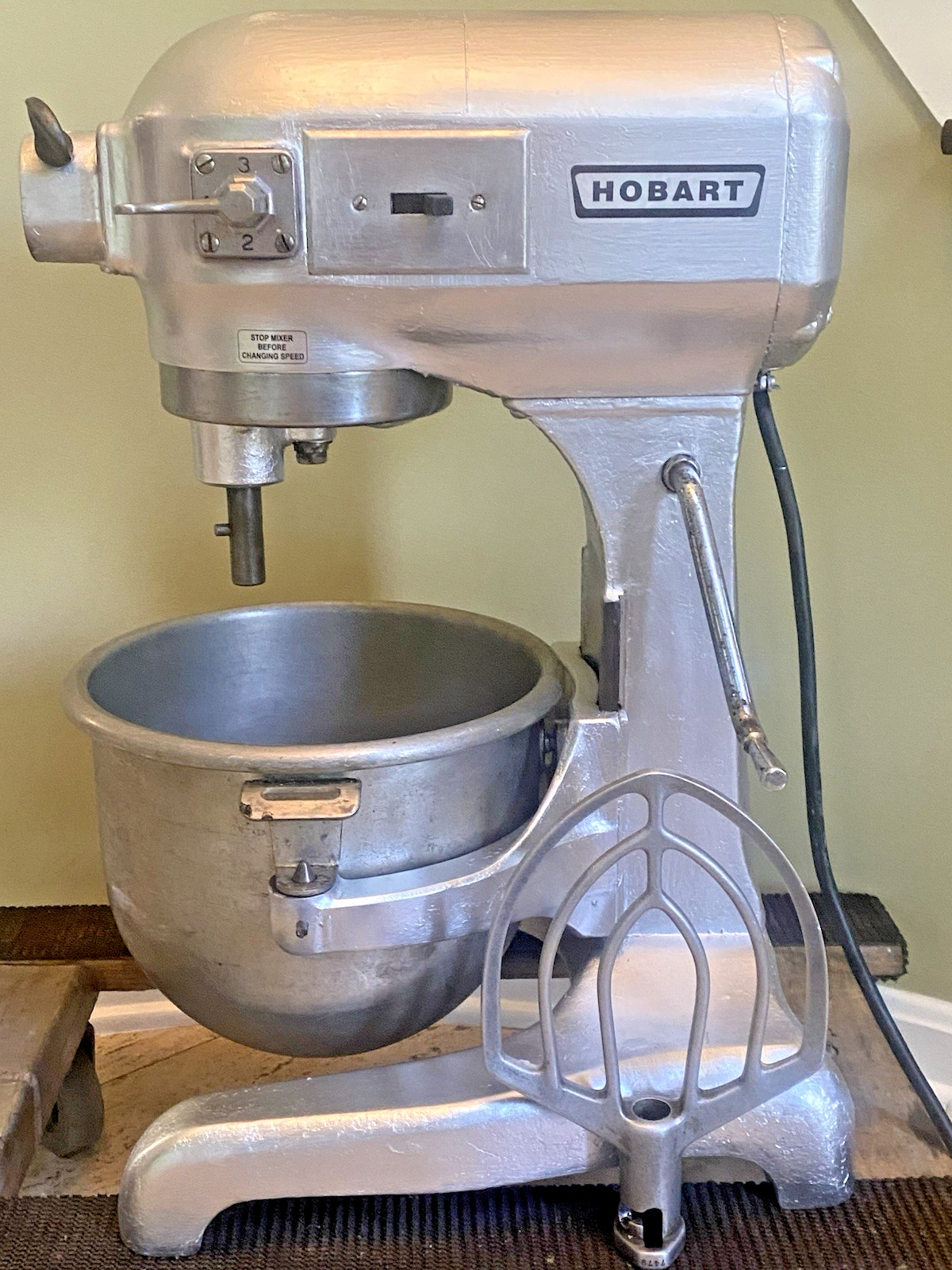 Hobart A120 12 Quart Commercial Bakery Dough Mixer + Bowl Paddle Reconditioned