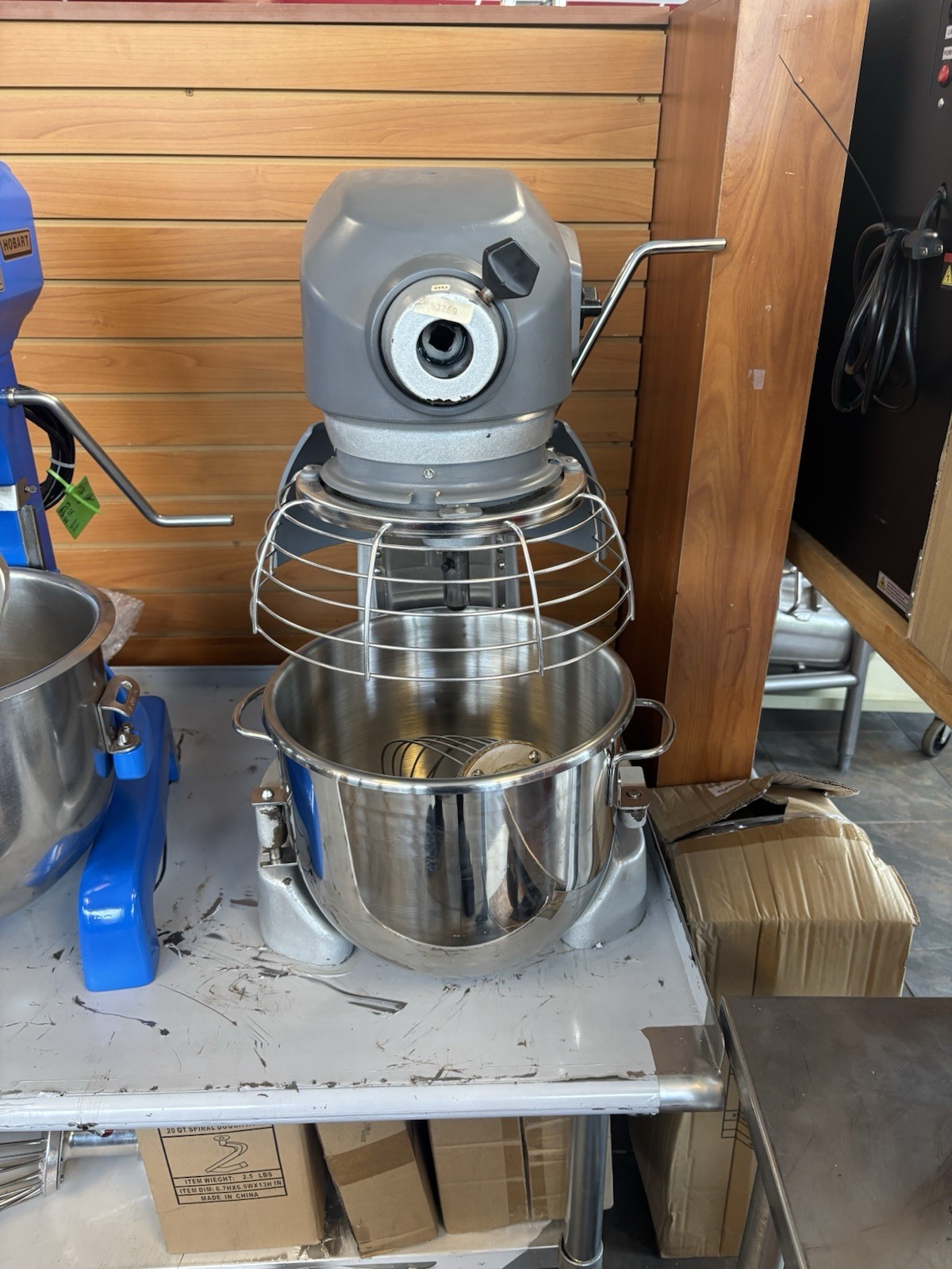 Hobart Legacy+ HL200 20 Qt Commercial Mixer w/ Bowl Guard Whip 200-240V Bakery