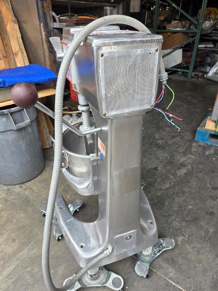 Blakeslee F-30DT 30 Quart Mixer Floor Model w/ Stainless steel Bowl +Flat Beater