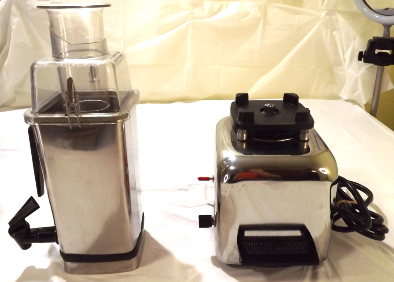 Vitamix Maxi 4000 Commercial Blender 850 Watts 3 Speed Model 479044 Stainless