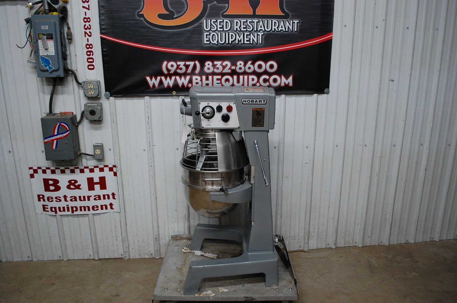 Hobart D300 30 Qt Bakery Dough Mixer w Stainless Bowl Guard Flat Beater 115 Volt