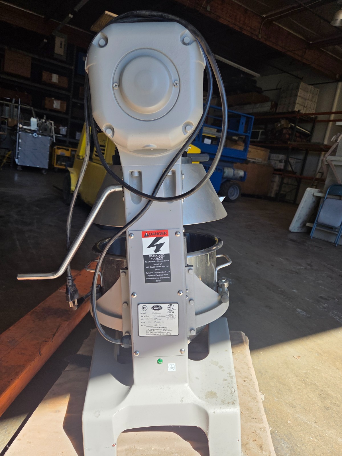 Globe SP20 | 20Qt Commercial Planetary Mixer – Includes Bowl & Three Attachments