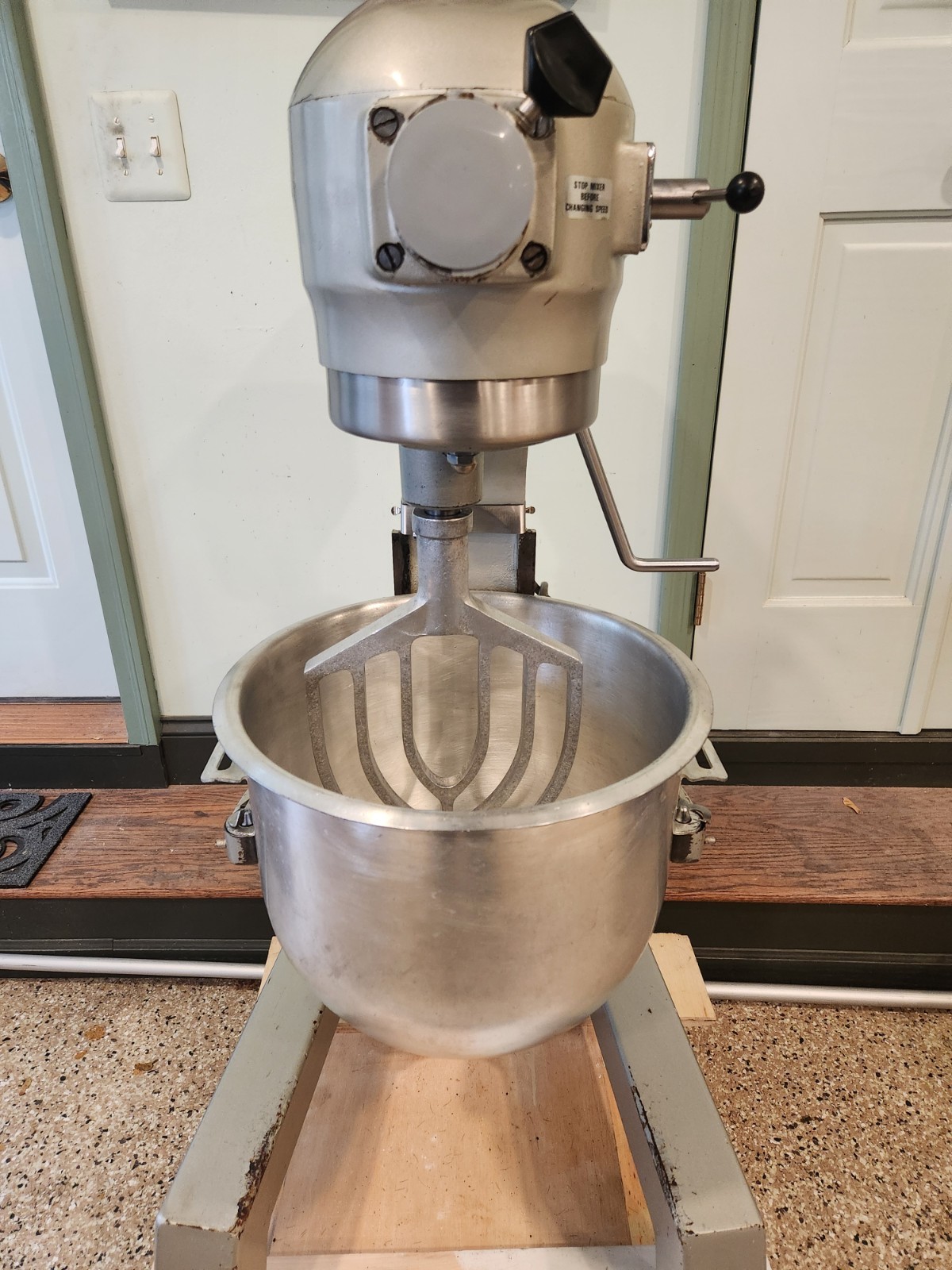 Hobart Classic A-200FT, 20 Quart Floor Mixer, Bowl, Beater & Timer – REFURBISHED