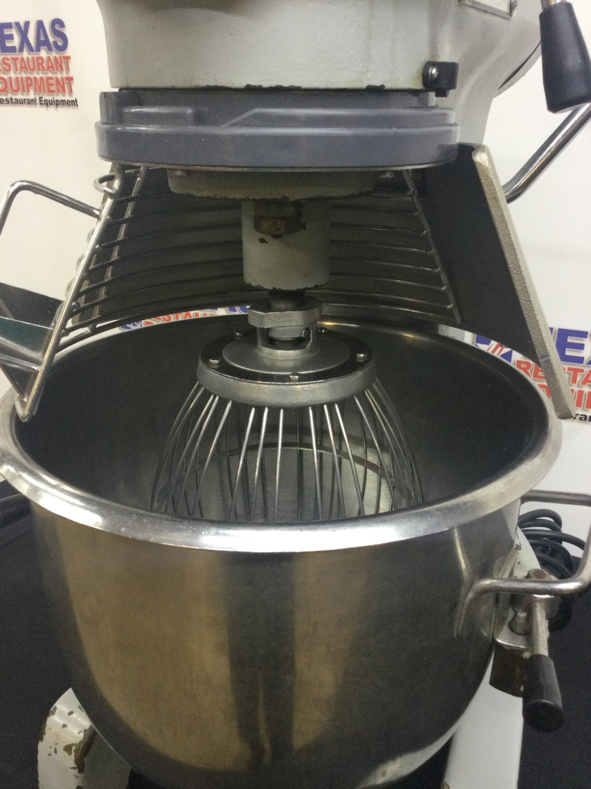Globe SP20 20qt Countertop Dough Mixer with Bowl Guard & 1 whisk