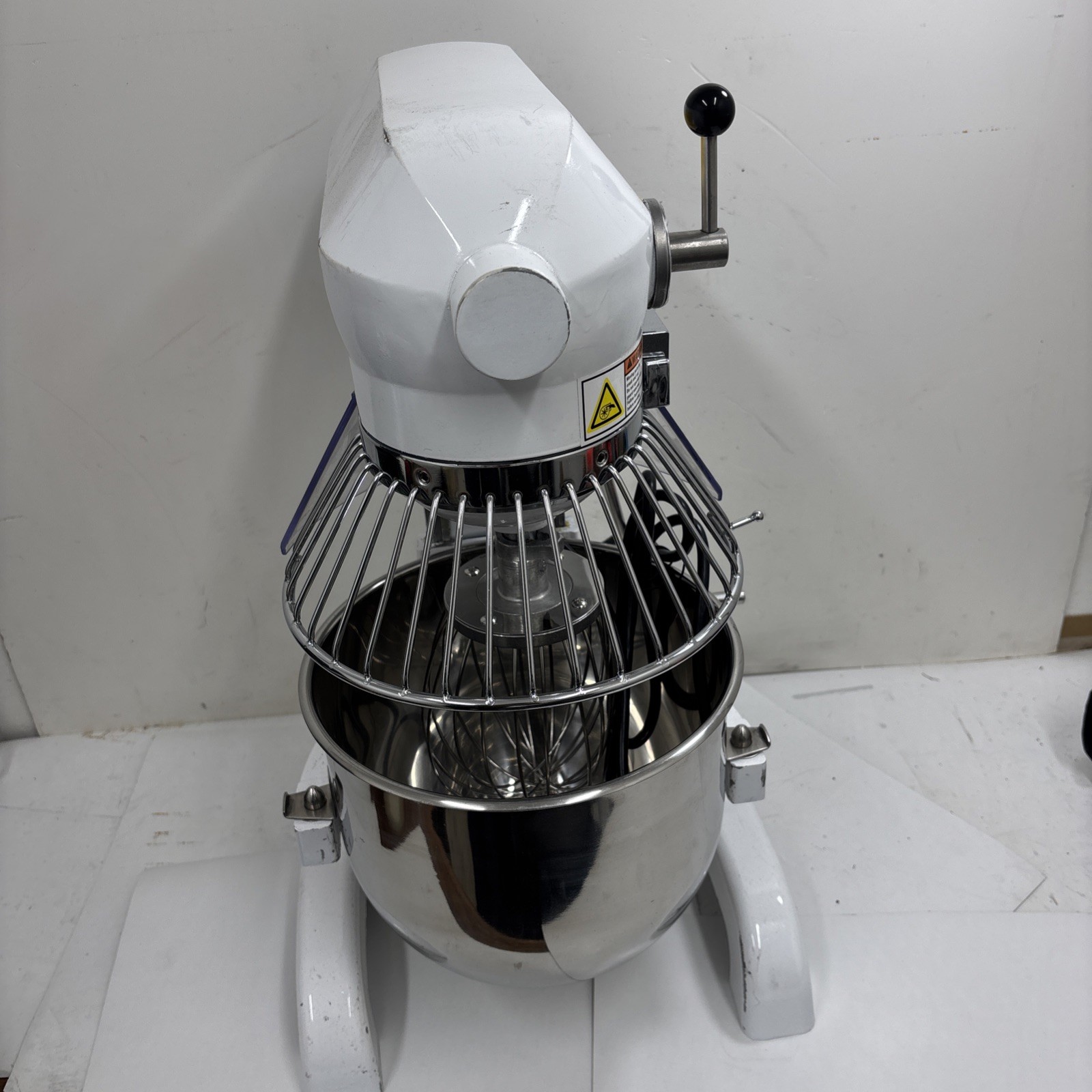 Winco EMP-10 Spectrum 10 Liter Floor Model Gear Driven Planetary Mixer
