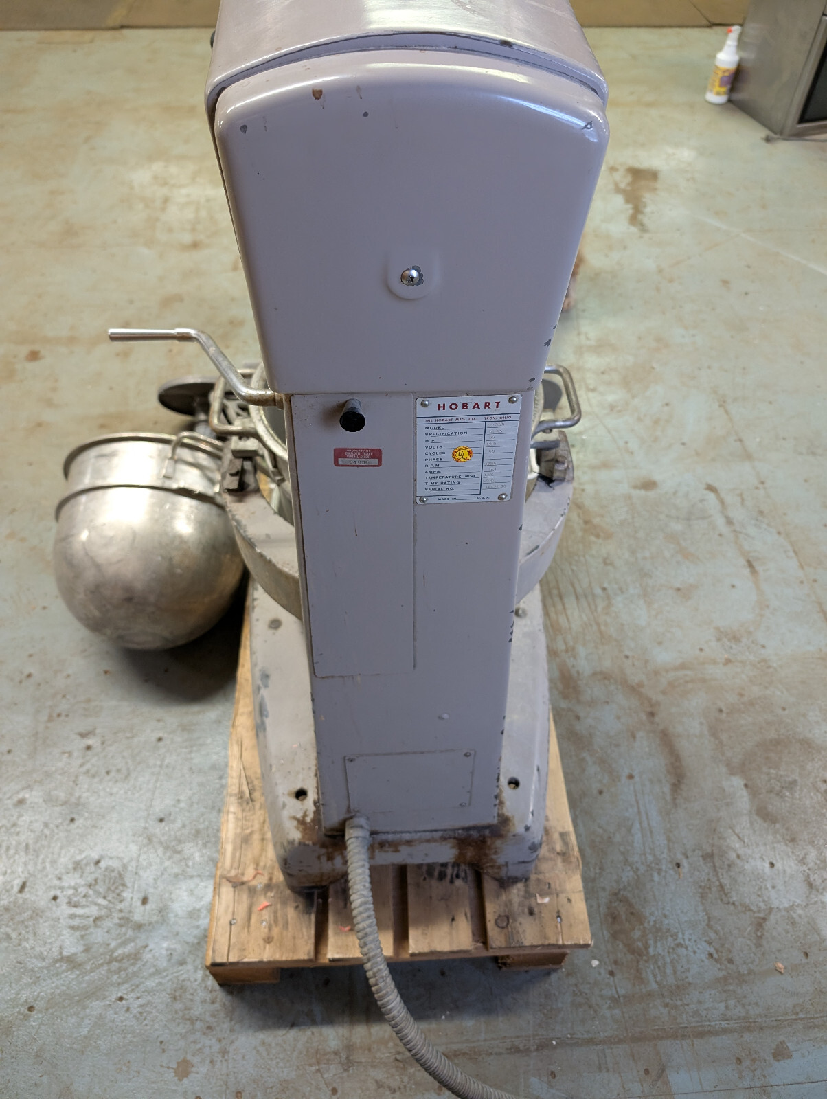 Hobart D-300 Mixer w/ 3 Bowls Hook 2 Whips 2 Paddles Pelican Head & Meat Grinder