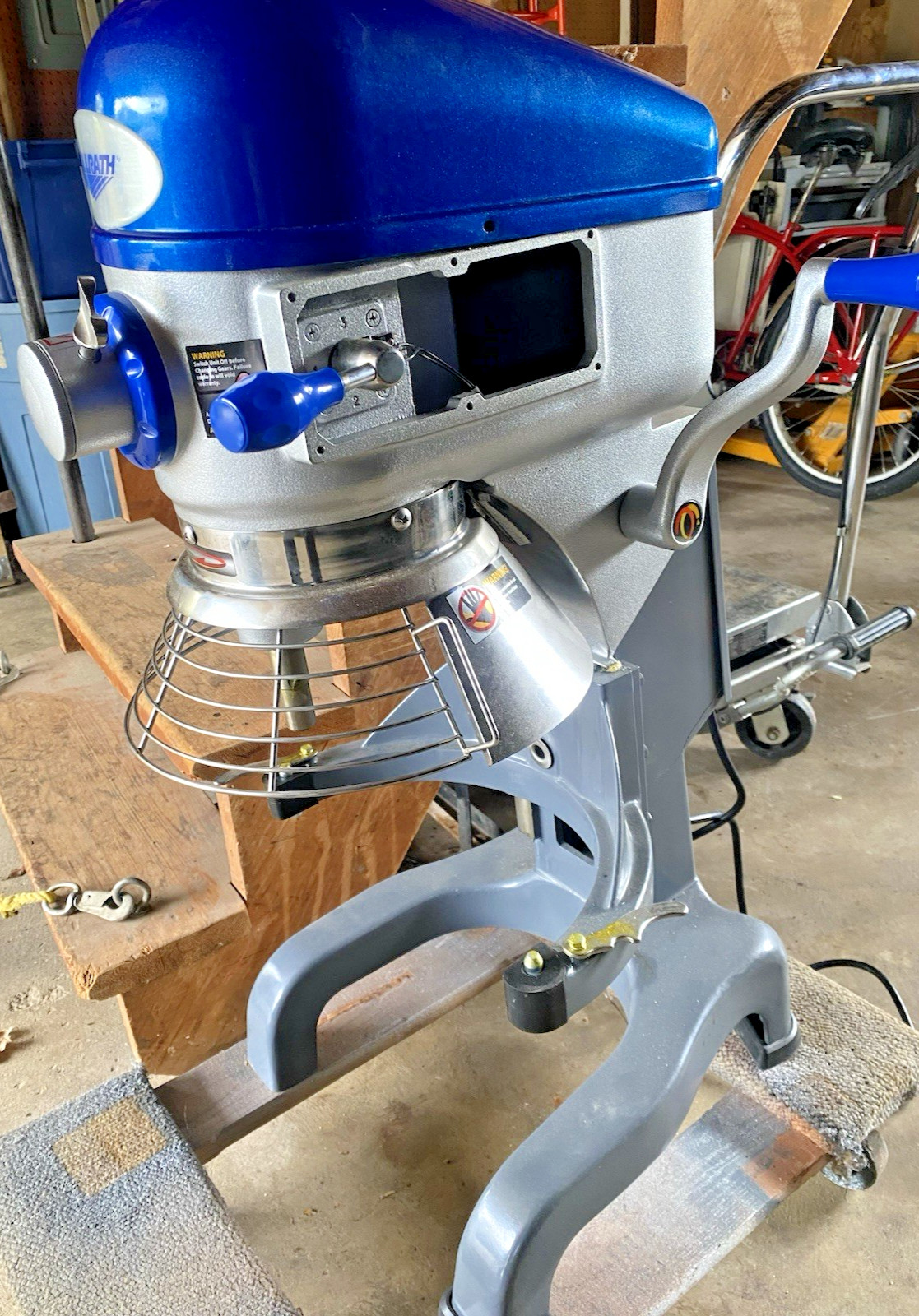 New damaged Vollrath Model 40757 20 Quart Commercial Mixer for parts No motor