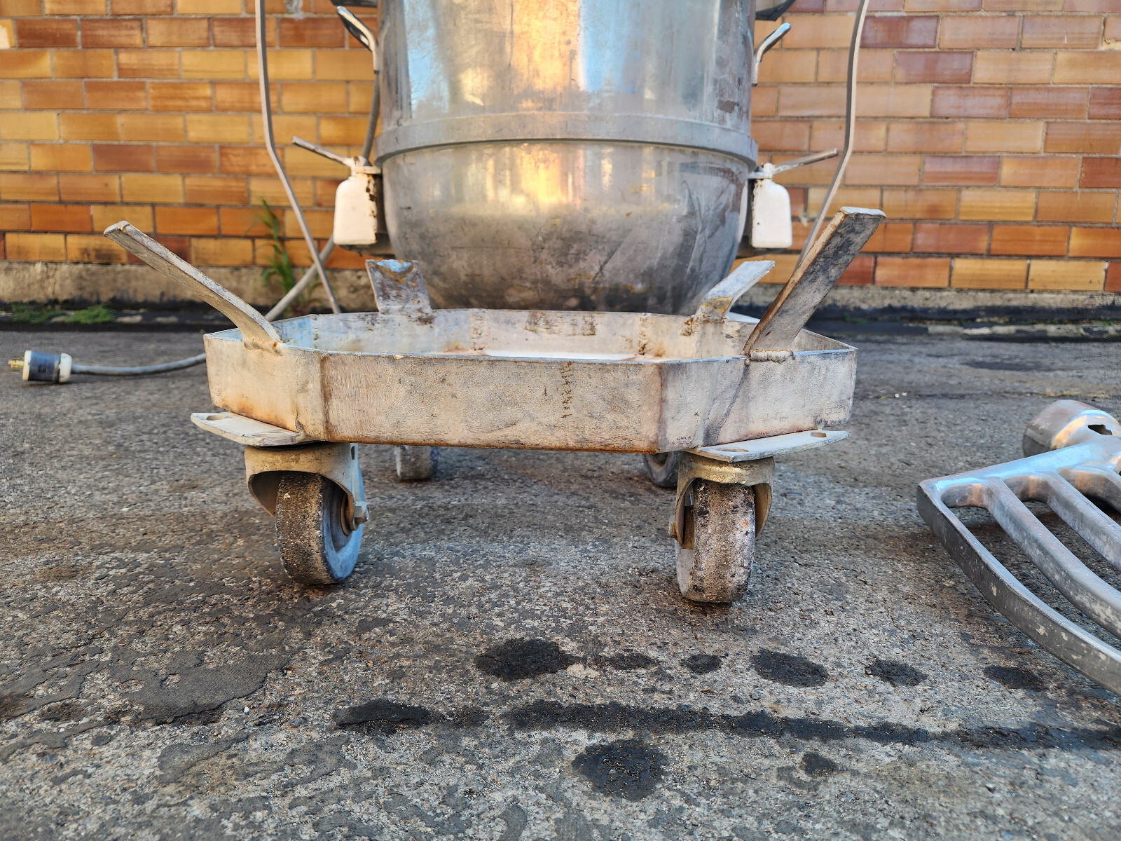 Hobart V1401 140qt Vertical Bowl Mixer With Accessories