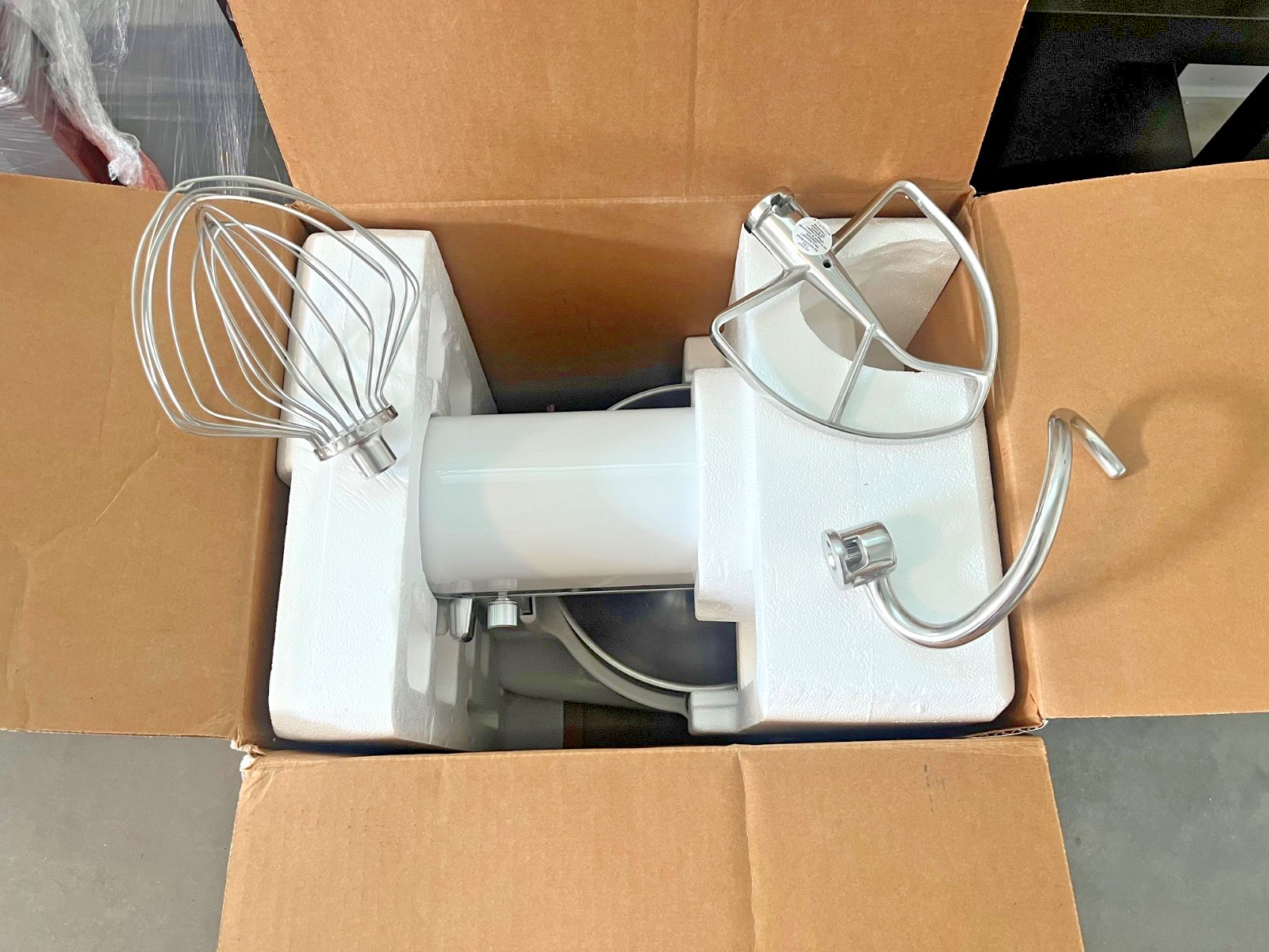 KitchenAid Commercial 8 Qt stand Mixer, barely used, in original packaging
