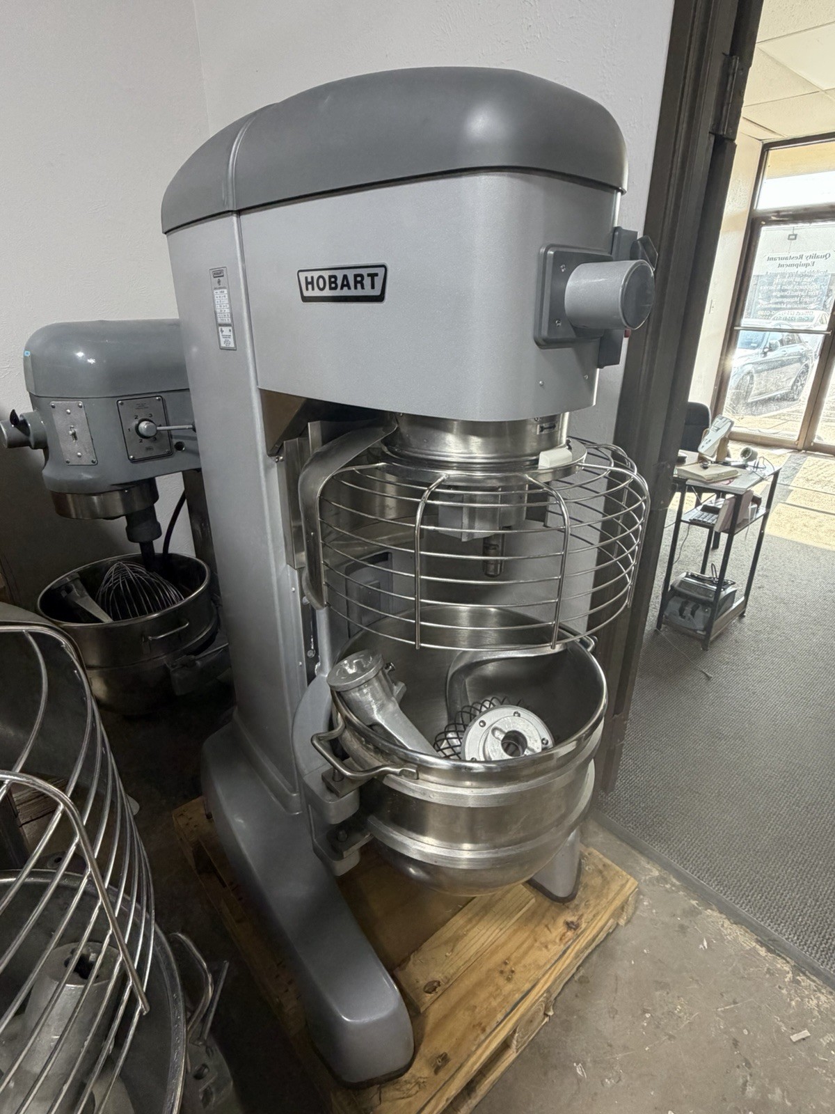 NEW 60 Quart Qt Hobart HL600-1 Legacy Mixer W/Bowl & 3 Attachments 200V Dough