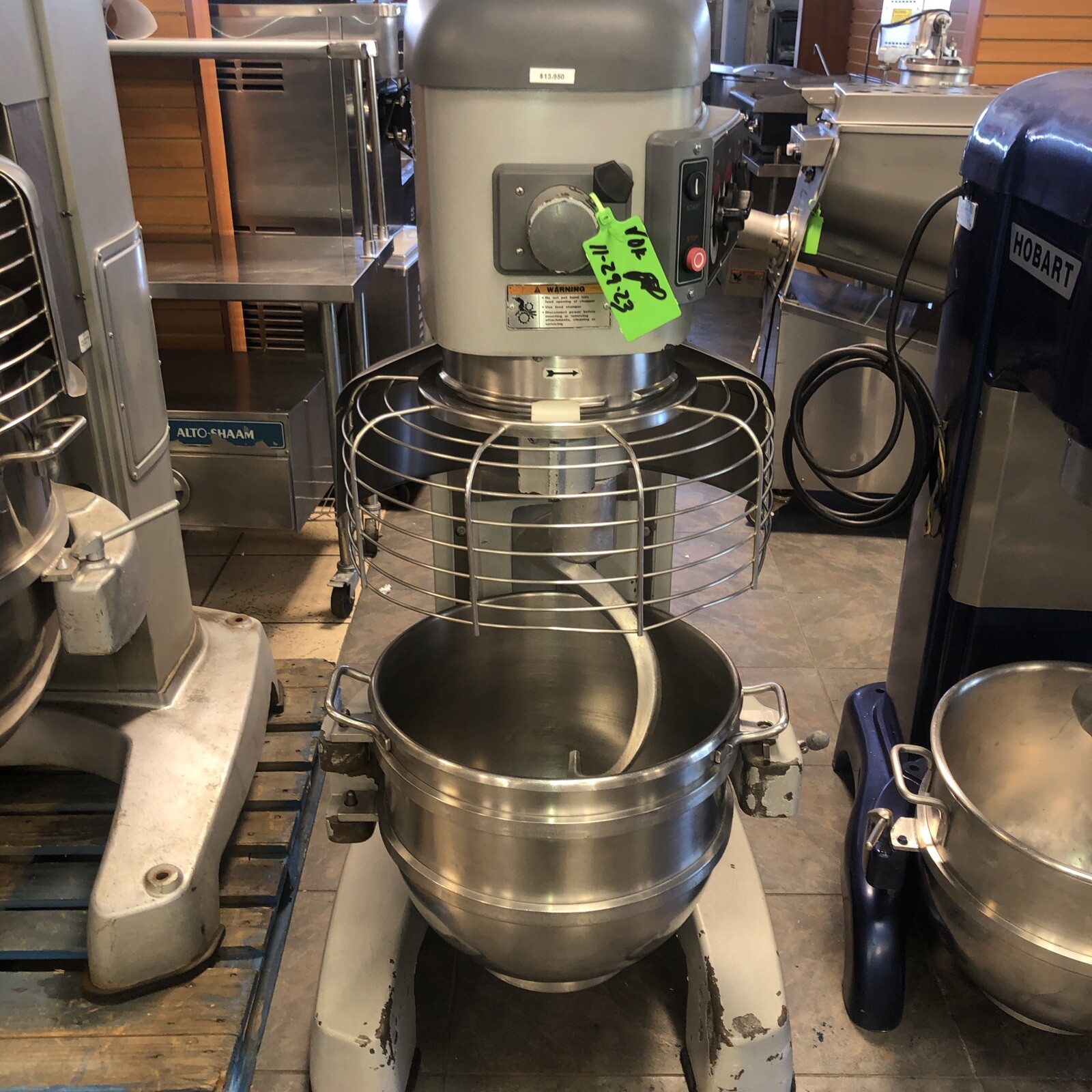 Hobart Legacy+ HL662-1STD 60 Qt. Planetary Floor Pizza Mixer with Guard 240v