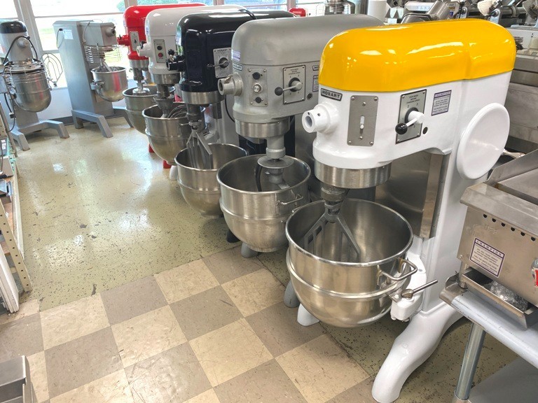 Mixer/ Hobart H-600 60 Qt Mixer w/ Attachments/ 208/220V-1PH, 10.5 A