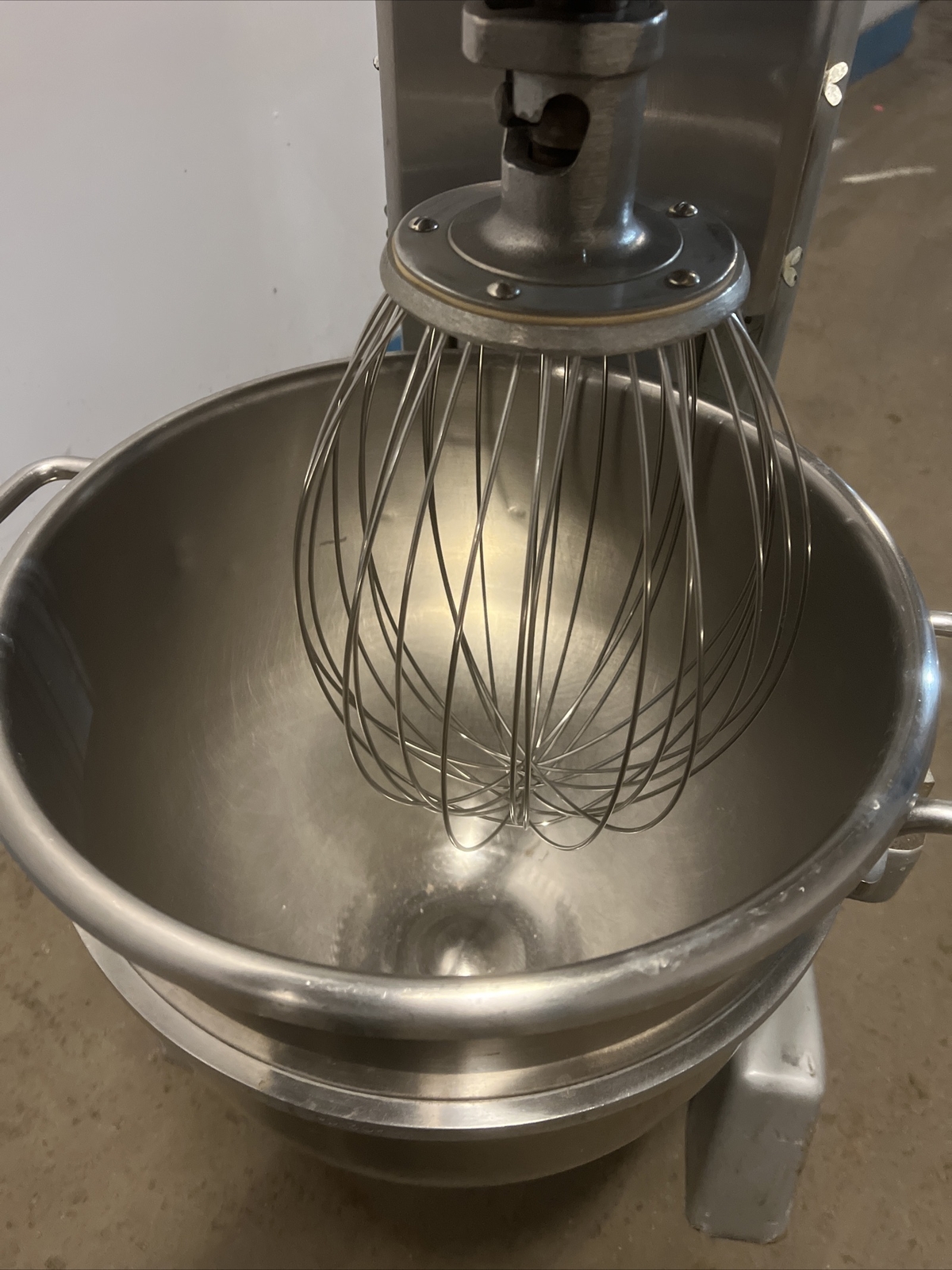 Hobart D330- 30-quart Mixer w/ Bowl Whisk, 2 Hooks & Paddle – 208v 3 Phase-Used