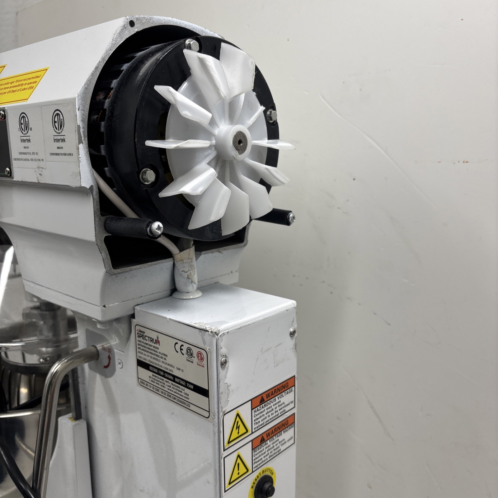 Winco EMP-10 Spectrum 10 Liter Floor Model Gear Driven Planetary Mixer