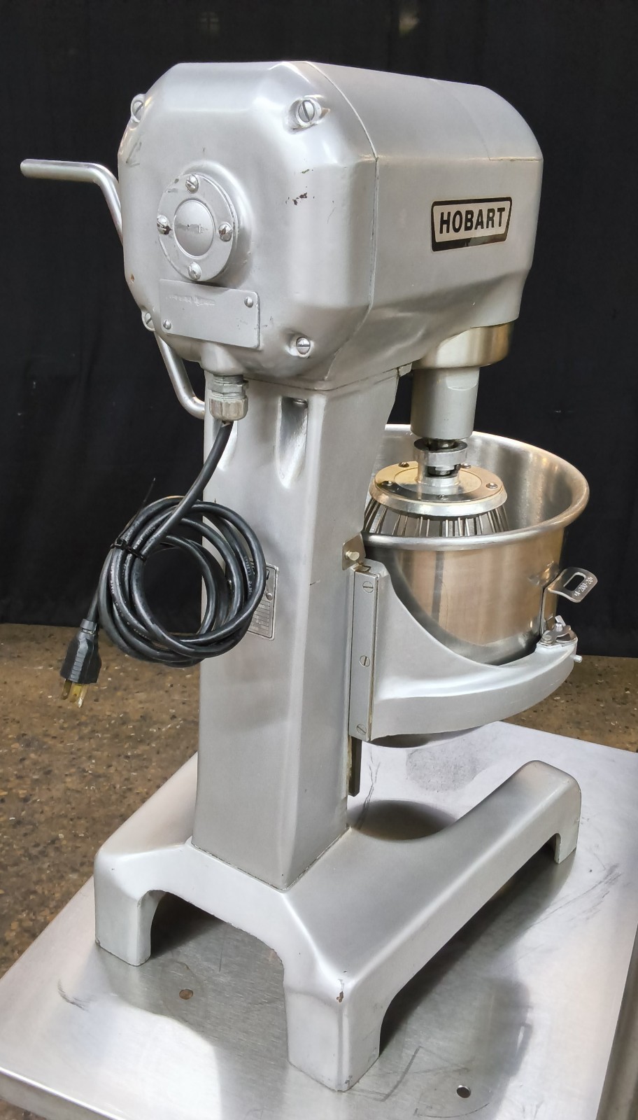 HOBART A-200T 20 QT COUNTERTOP DOUGH MIXER WITH BOWL & WHIP