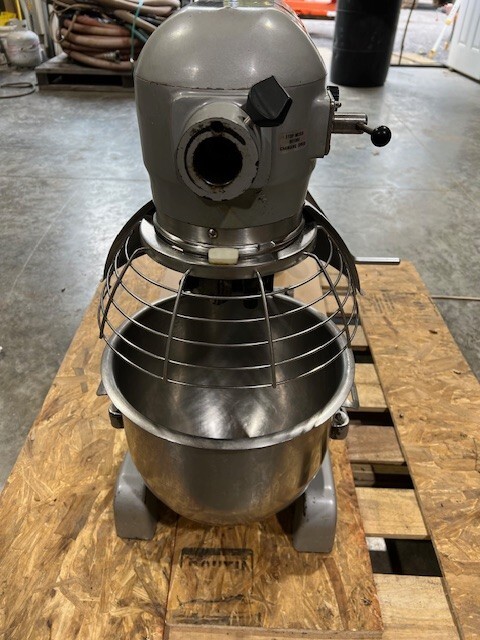 Hobart A200T 20 Quart Commercial Mixer With Bowl Guard & Three Attachments, 115V