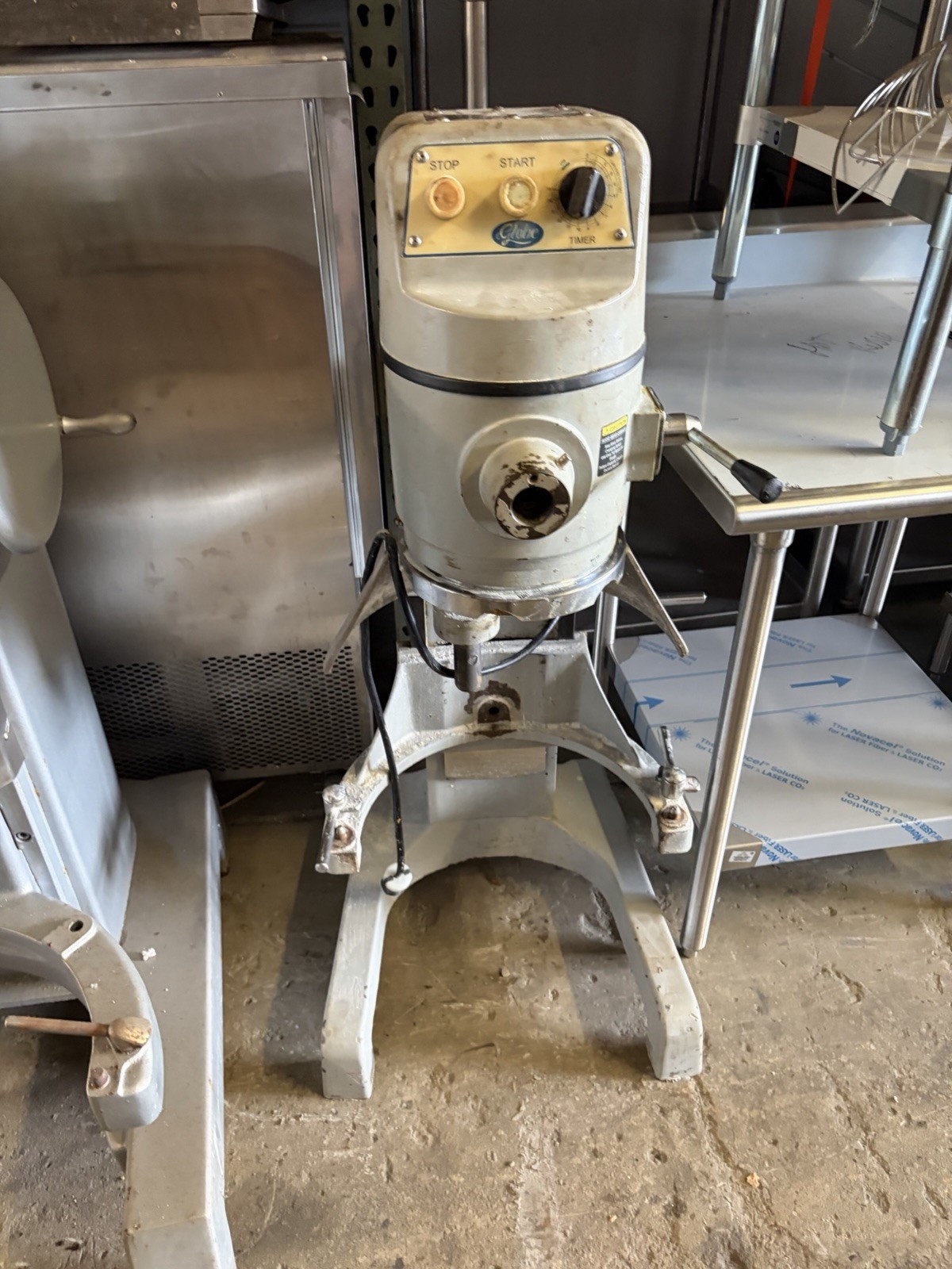 Globe SP30P 30 Quart Planetary Mixer 1.5 HP Commercial 3 Speed 1Ph 220v 12A