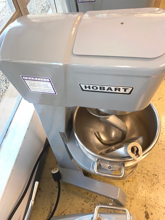 Mixers/ 30 Qt Hobart D-300 T /Planetary Mixer Floor Model /208-220V-3F-2.A