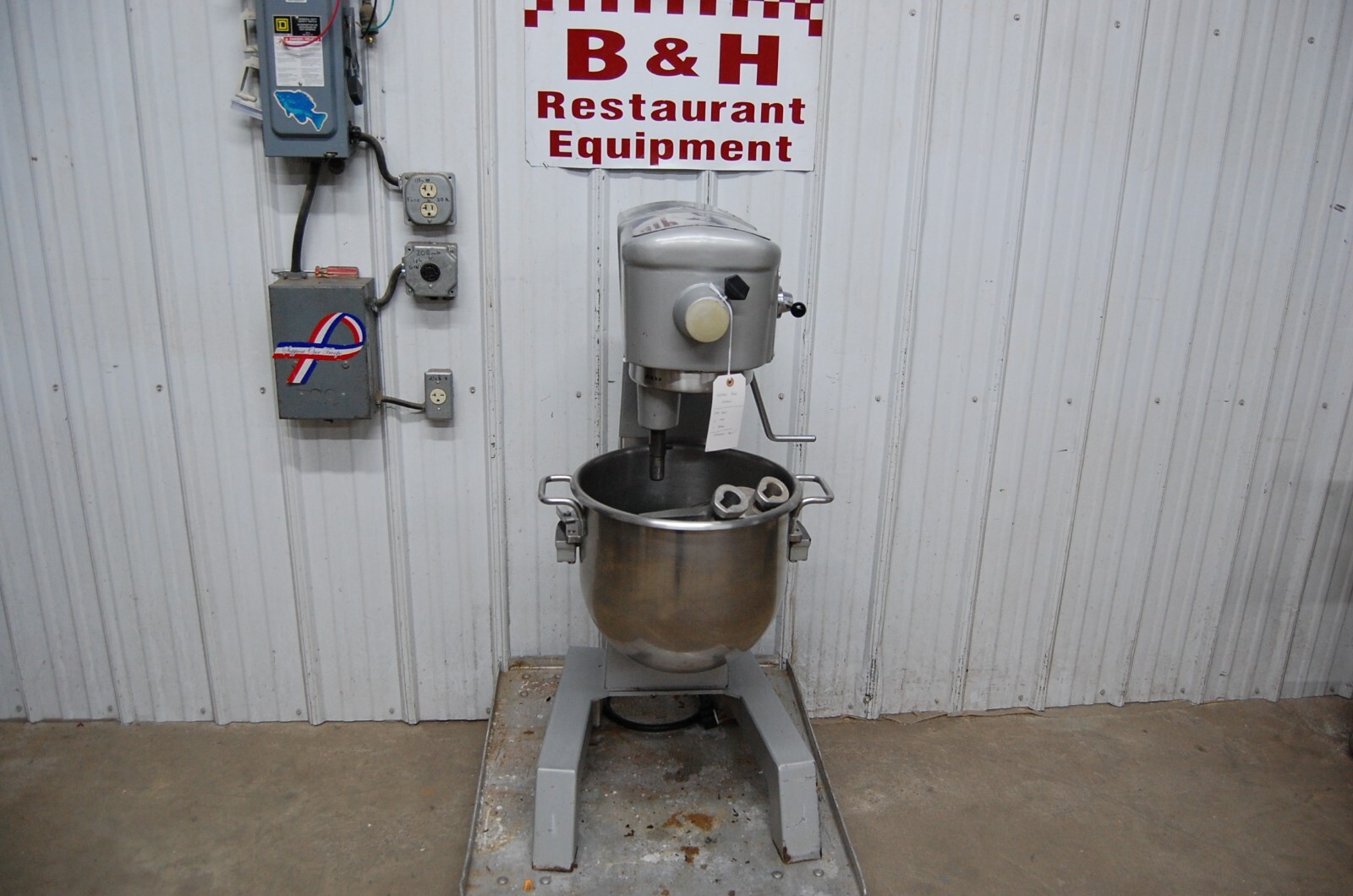 Hobart D-300T 30 Qt Bakery Dough Mixer w/ Bowl, Flat Beater, Wire Whisk
