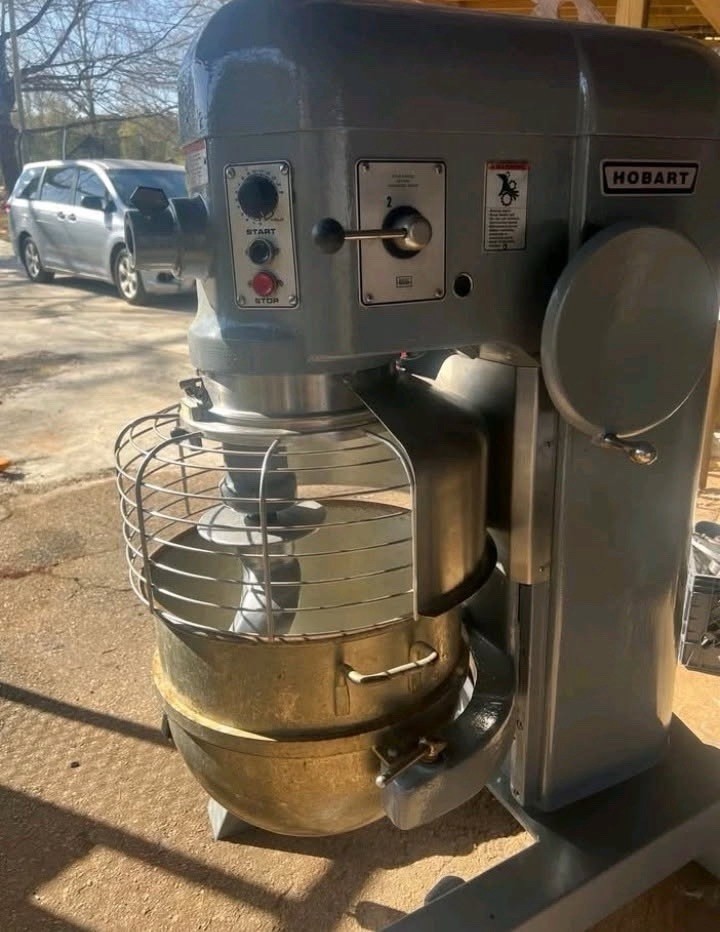 Hobart H600 mixer 60qt single phase 2 HP  SS bowl and attachments
