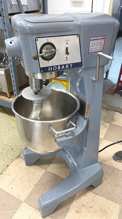 Mixers/ 30 Qt Hobart D-300 w/t 4 Attachments / 1/2 HP Film Attached/115V
