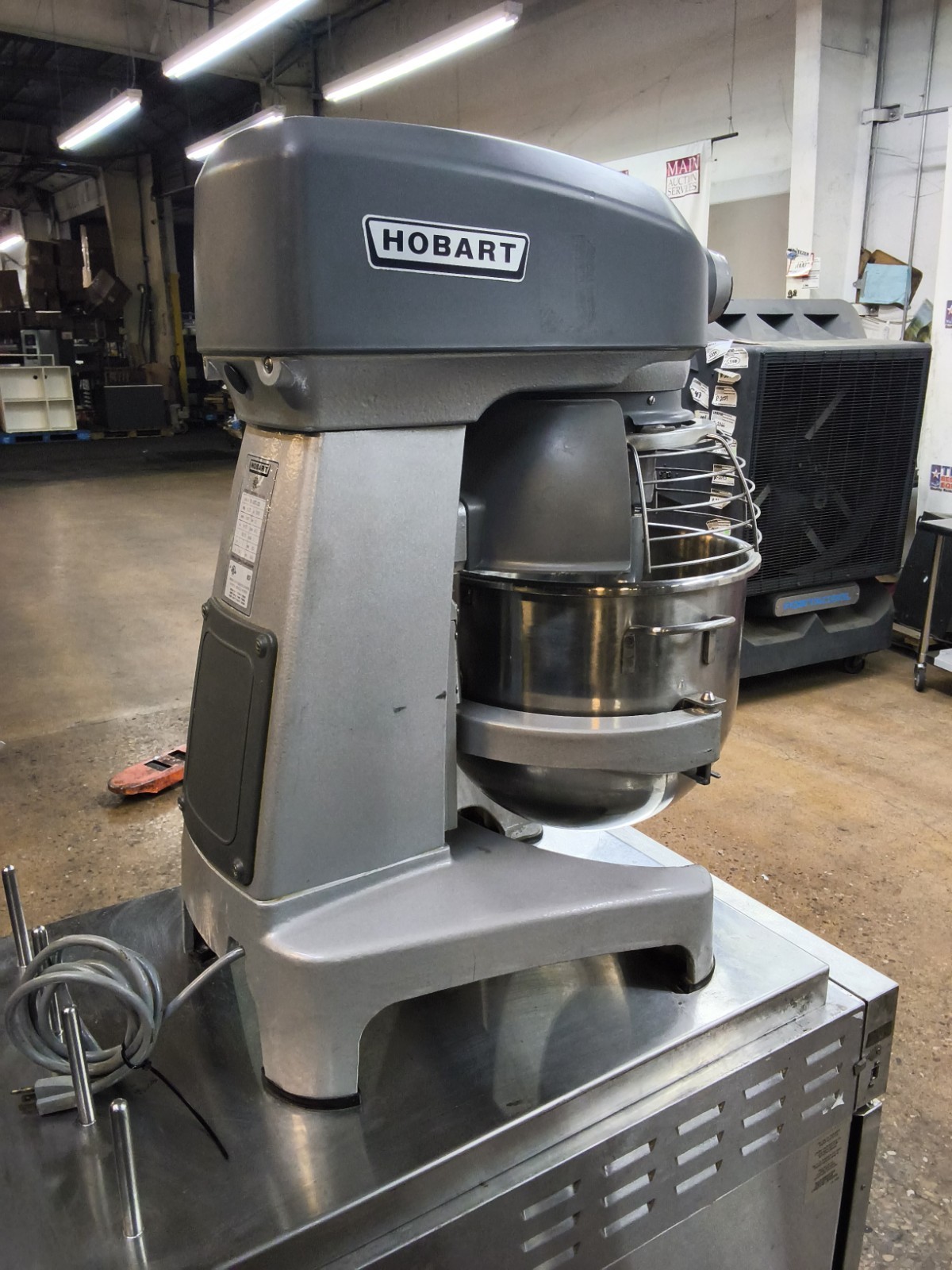 Hobart Legacy HL200 Countertop 20 Qt Dough Mixer with Guard Bowl 1 Attachment