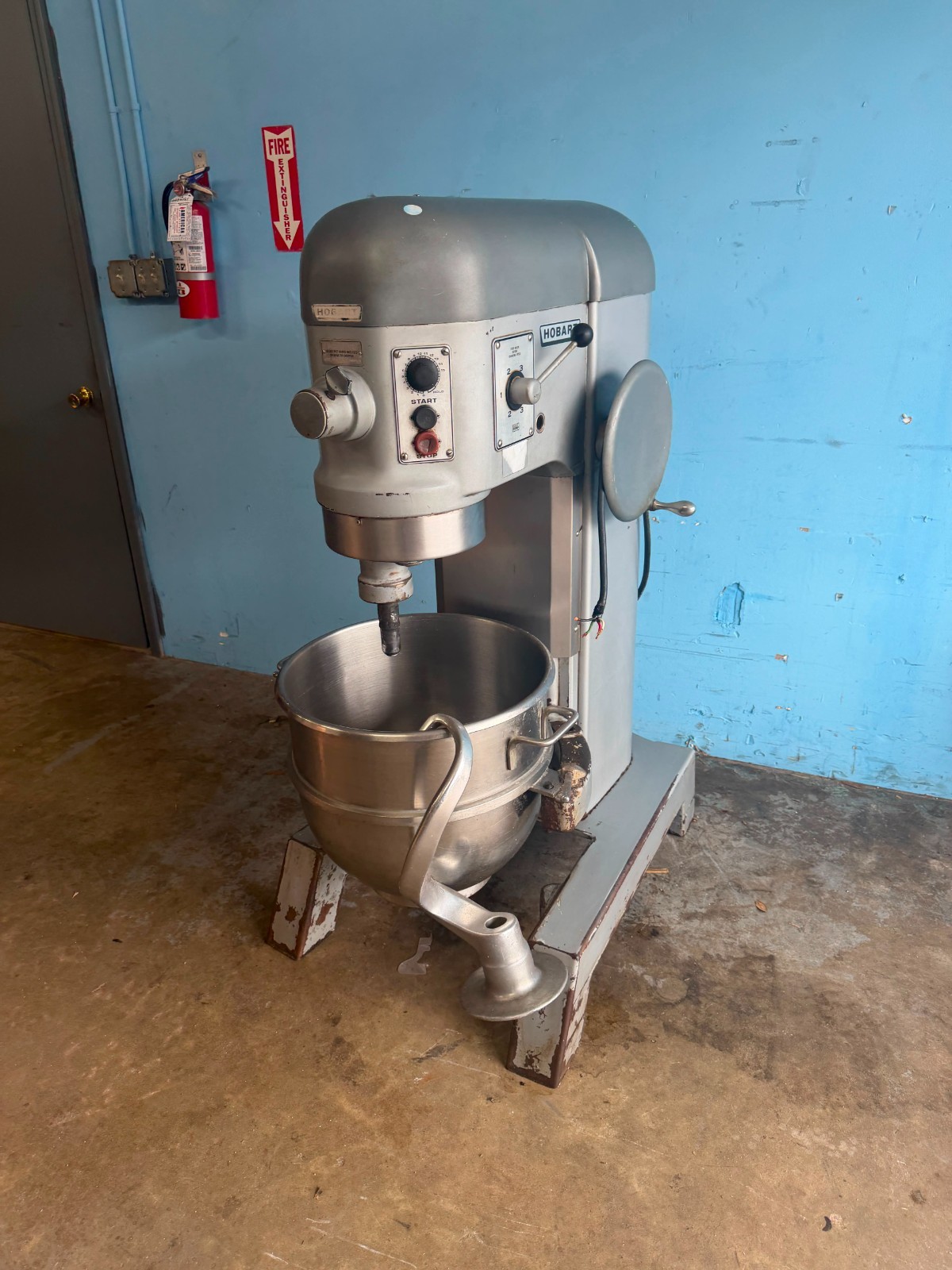 Hobart H-600T 60 Qt Commercial Floor Mixer 3 Phase 4-Speed Dough Mixer w/ Timer