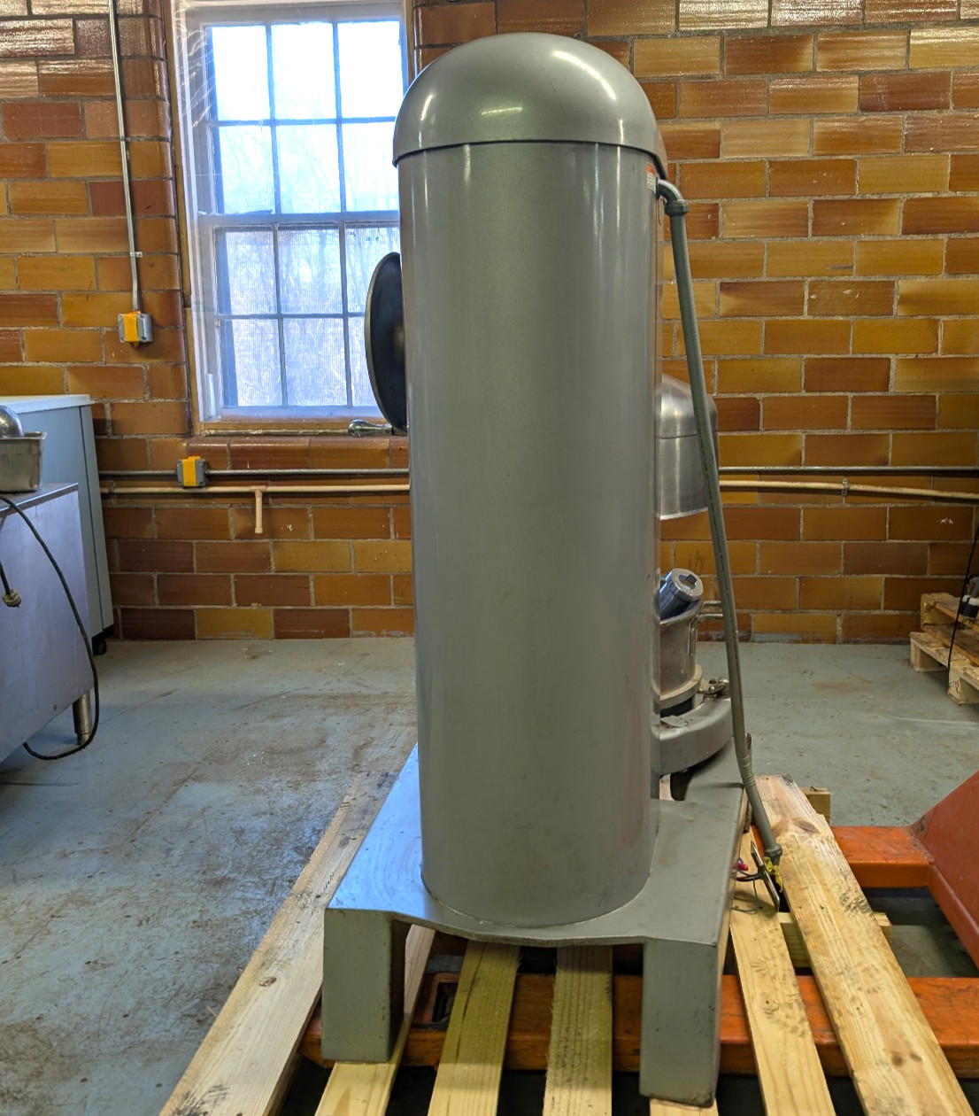 Hobart H600 60 Quart Commercial Planetary Mixer w/ Bowl, Whisk, Paddle & Hook