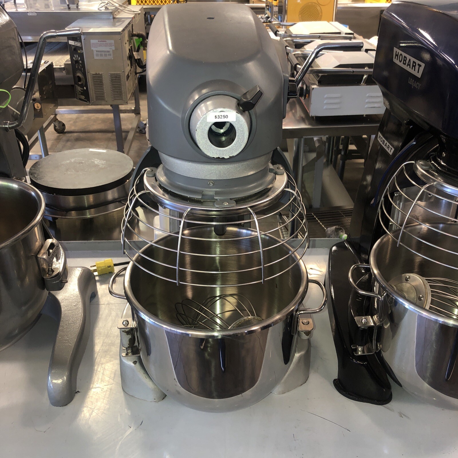 Hobart HL200 Legacy 20-Quart 3-Speed All-Purpose Commercial Mixer With Whip 200V