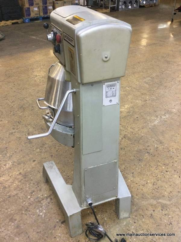 HOBART D300T 30 QT DOUGH MIXER WITH BOWL GUARD 1 ATTACHMENT