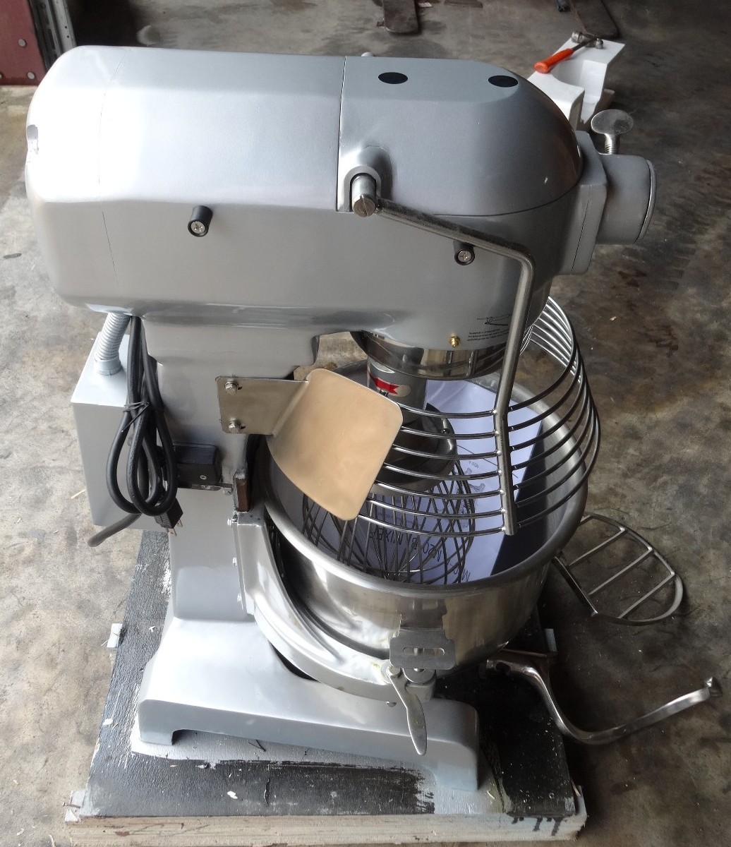 New Commercial 20 QT Mixer with 3 S/S Attachments