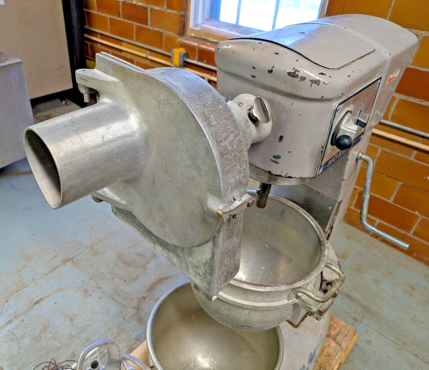 Hobart D-300 Mixer w/ 3 Bowls Hook 2 Whips 2 Paddles Pelican Head & Meat Grinder