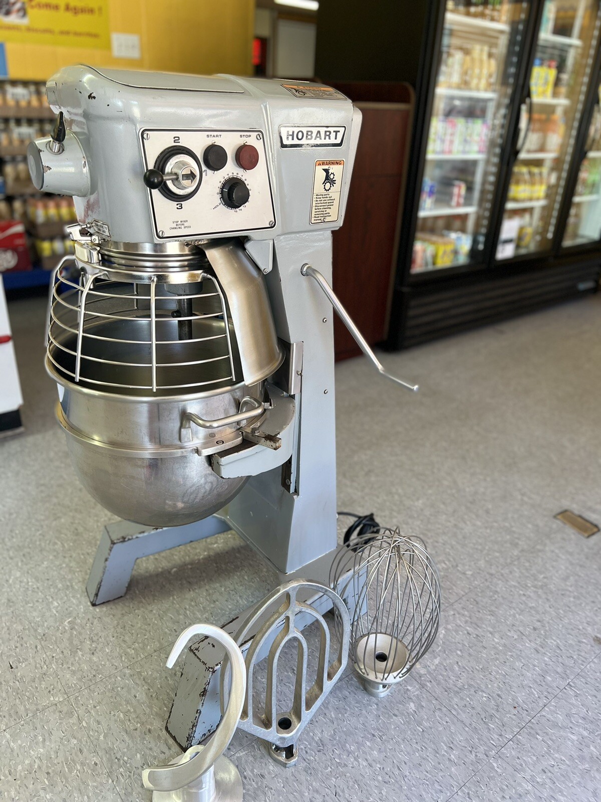 Hobart Mixer D300T 30 Qt W/SS OEM Bowl, Hook, Flat Beater, Wire Whisk Excellent