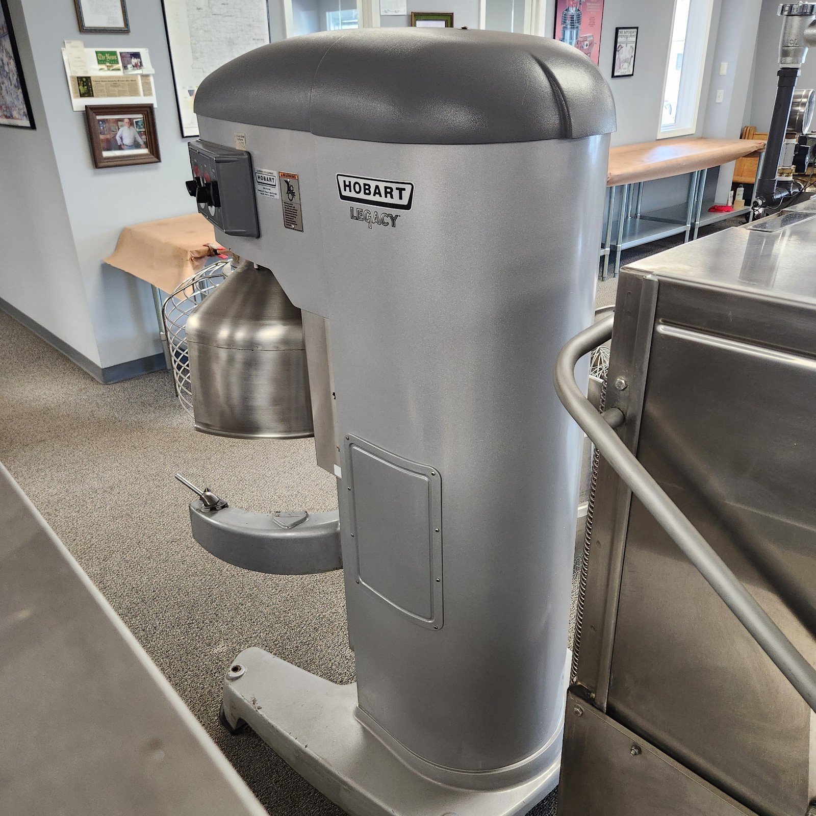 *Rebuilt By Hobart* Legacy HL1400N 140 Quart Bakery Restaurant Dough Mixer + Acc