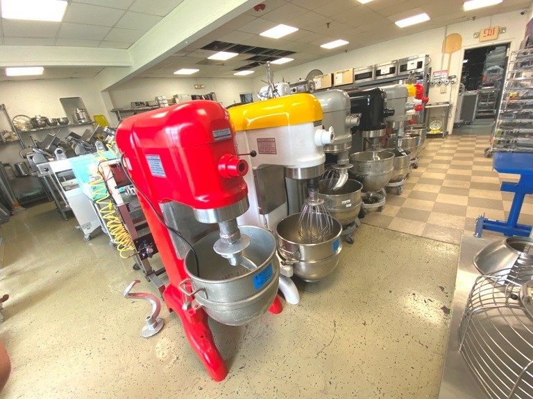 Mixers/ 30 Qt Hobart D-300 T /Planetary Mixer Floor Model /220V-3F-10A / 1/2 HP