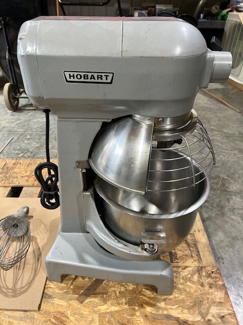 Hobart A200T 20 Quart Commercial Mixer With Bowl Guard & Three Attachments, 115V